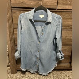 Women’s blue button down size small super cute! Smoke free home!